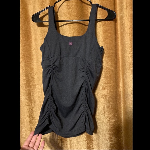 Cute gray Zobha workout shirt - Picture 4 of 4